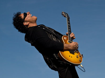 Neal Schon, photo by Ian Pollard